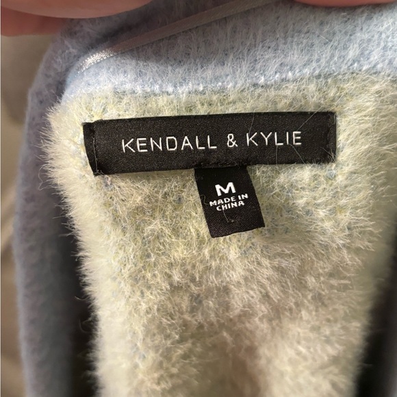 🌼Kendall & Kylie🌼 Fuzzy Flower Cardigan - Picture 4 of 4